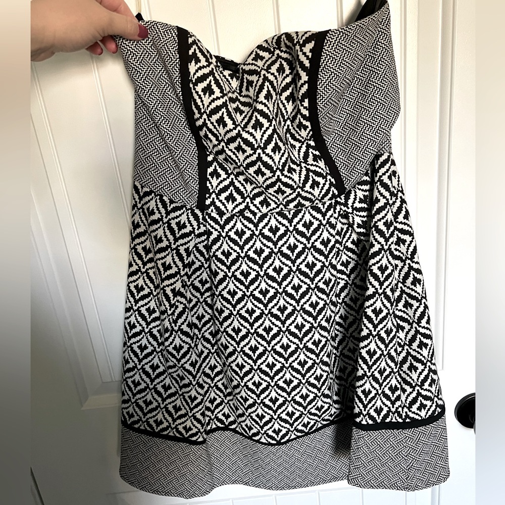 Black and white patterned mini dress. Size L.